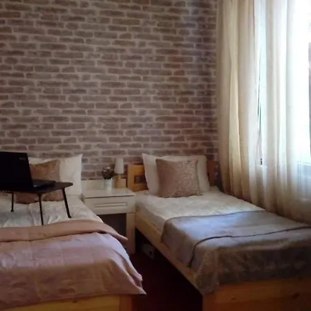 Studio 202, Near Lift Apartman *